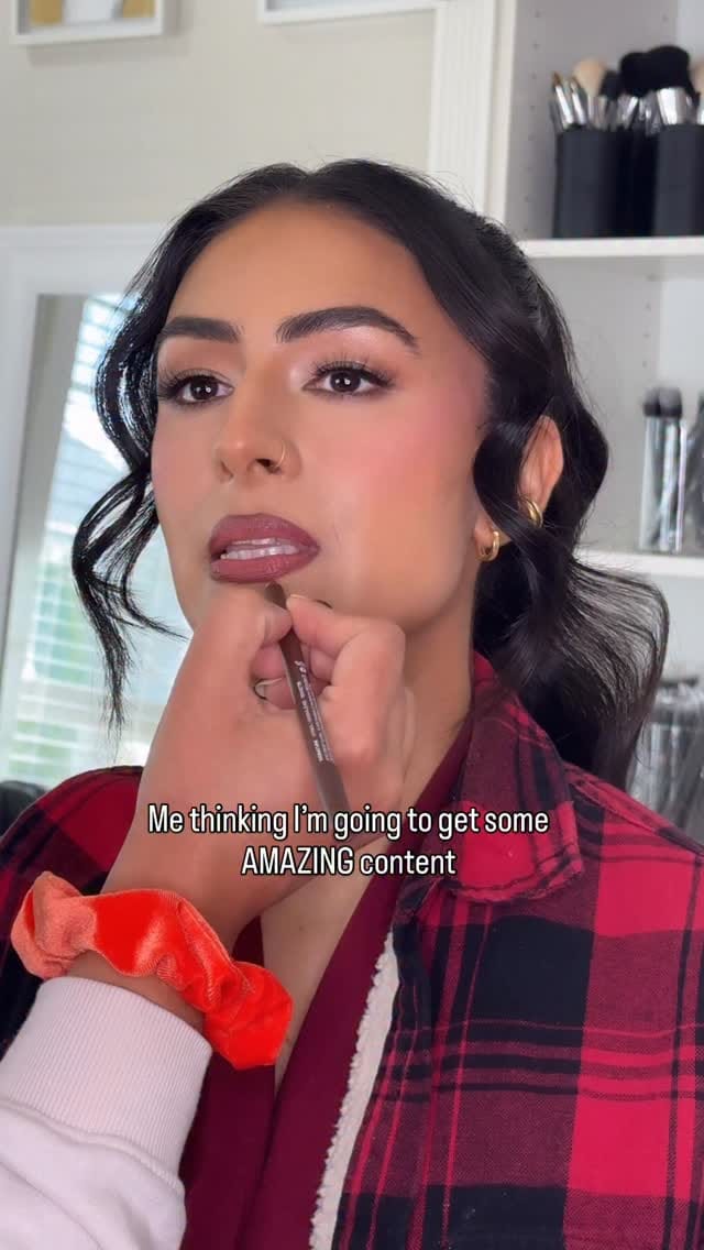 Post 2 by Vancouver Bridal Hair & Makeup Artistry on Instagram (video)