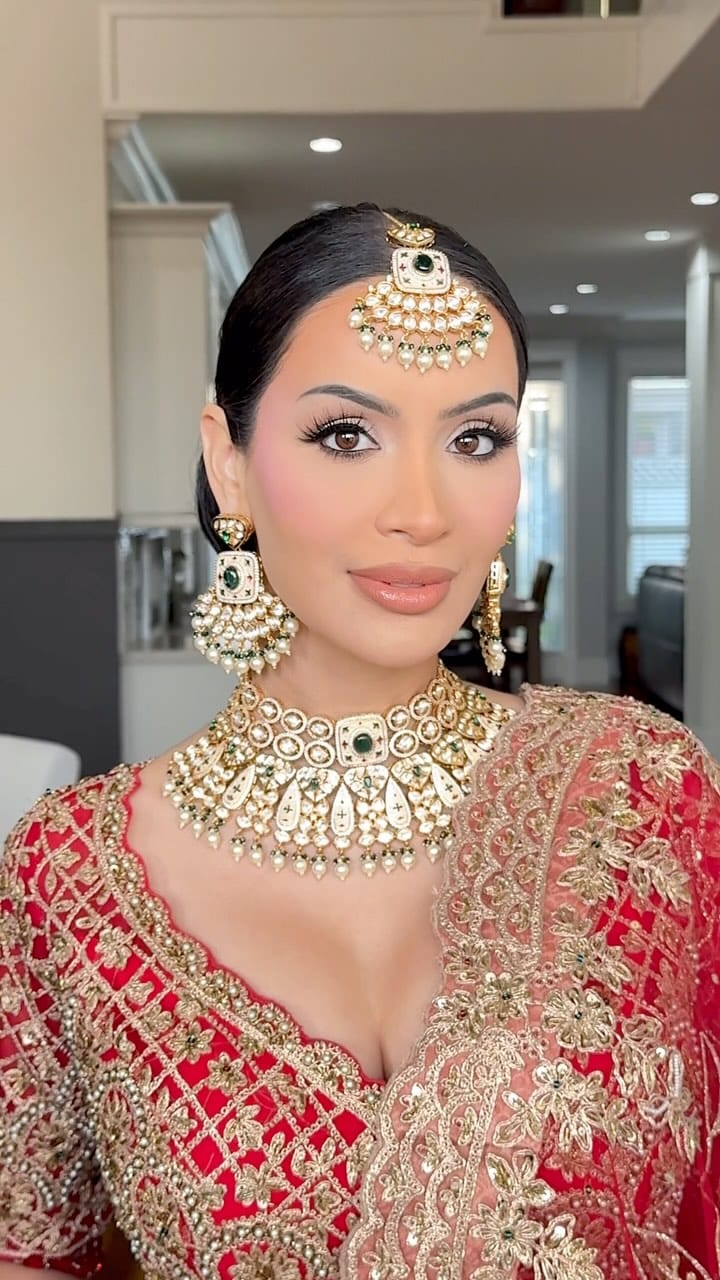 Post 8 by Vancouver Bridal Hair & Makeup Artistry on Instagram (video)