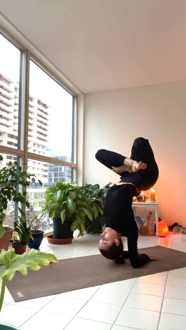 Post 2 by Nicole Duff on Instagram (video)