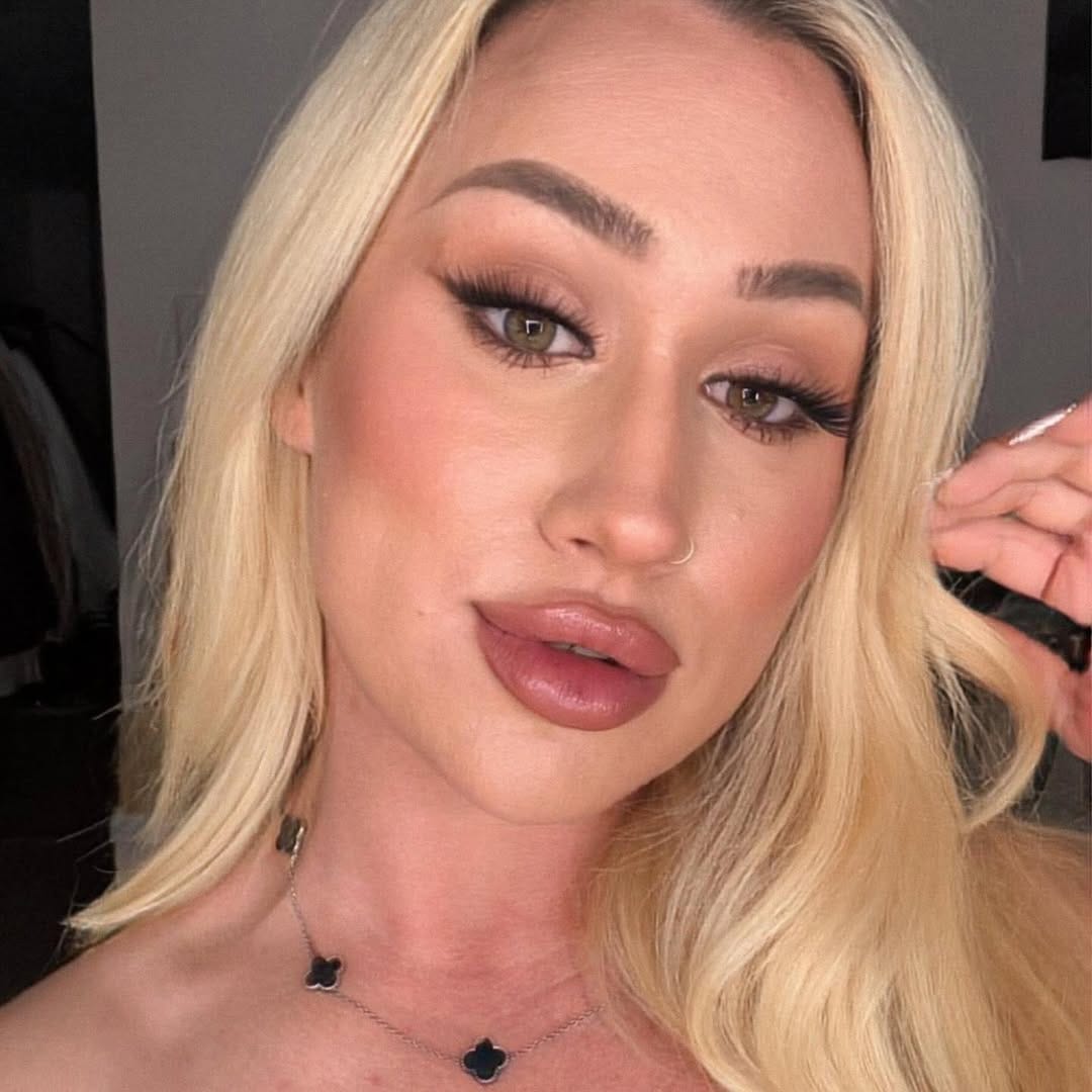 Post 6 by I T S   L I L L I  💕👸🏼 on Instagram (carousel)