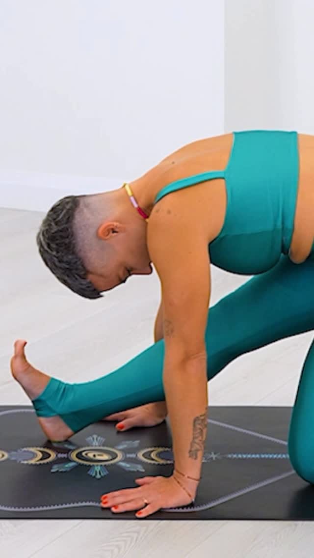 Post 6 by David and Jelena Yoga on Instagram (video)