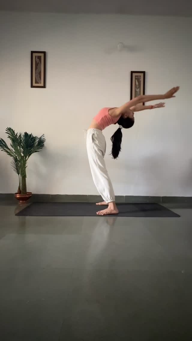 Post 3 by Pooja Chiplunkar on Instagram (video)