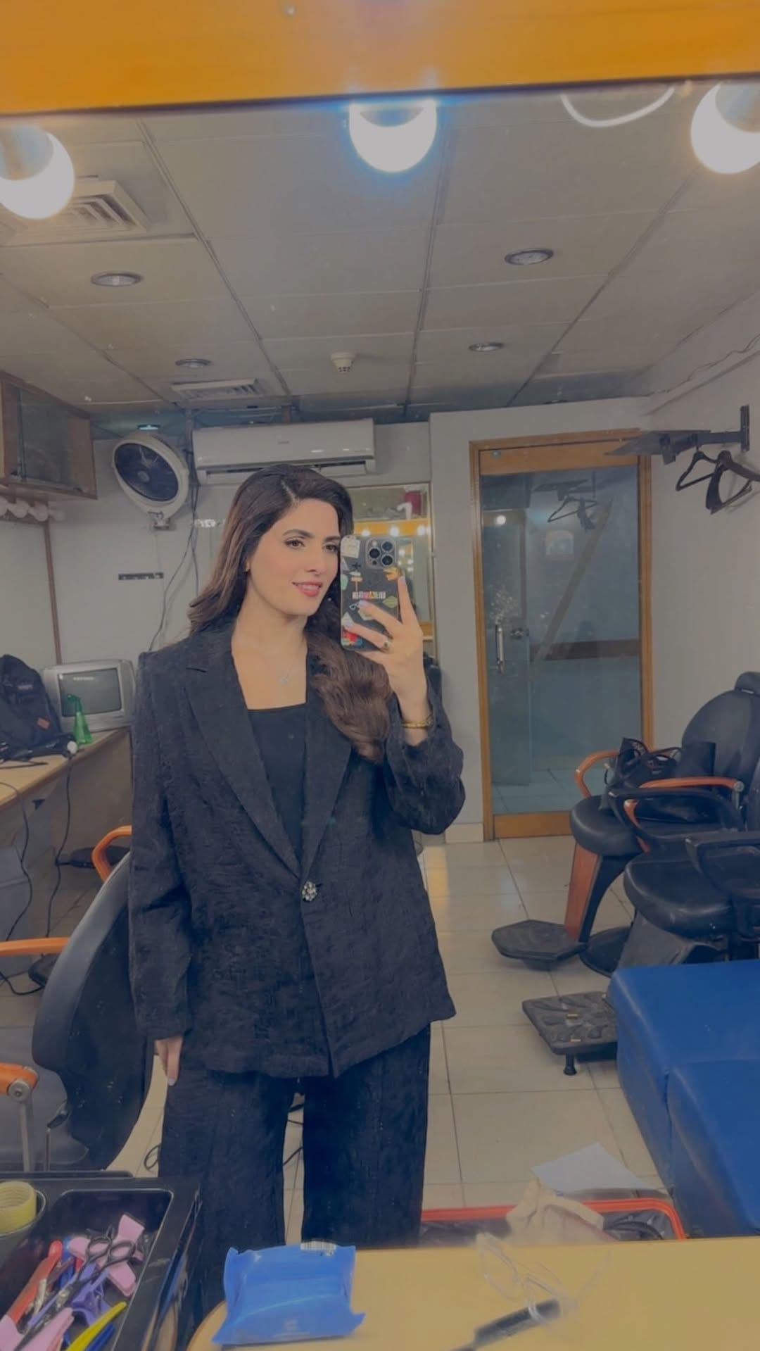 Post 6 by 𝐑𝐮𝐬𝐡𝐧𝐚 𝐊𝐡𝐚𝐧 on Instagram (video)