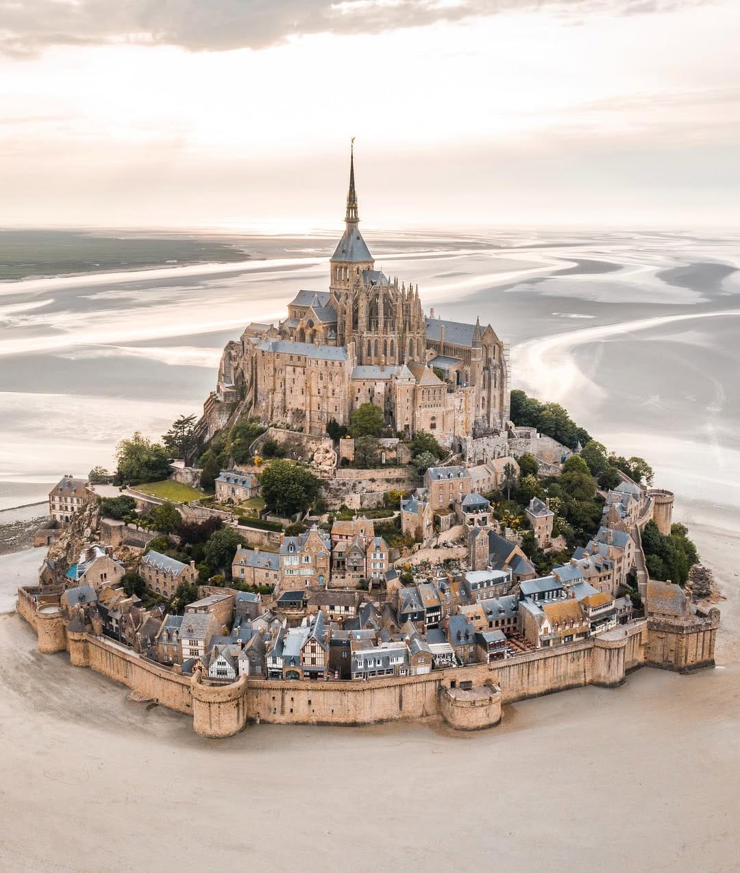 Post 10 by David Mamàn on Instagram (image)