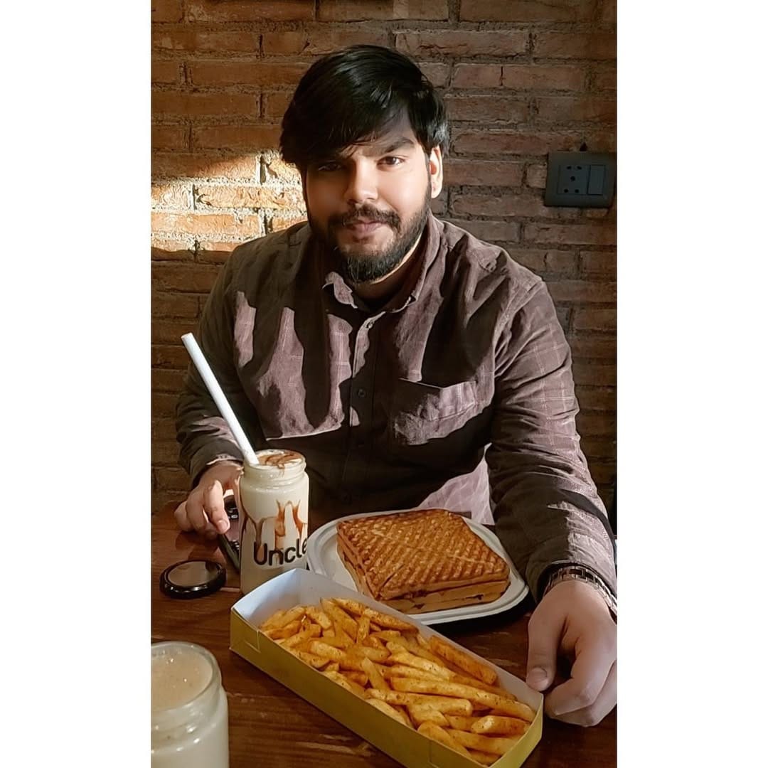 Post 8 by Rishabh Thakur | Food Blogger on Instagram (image)