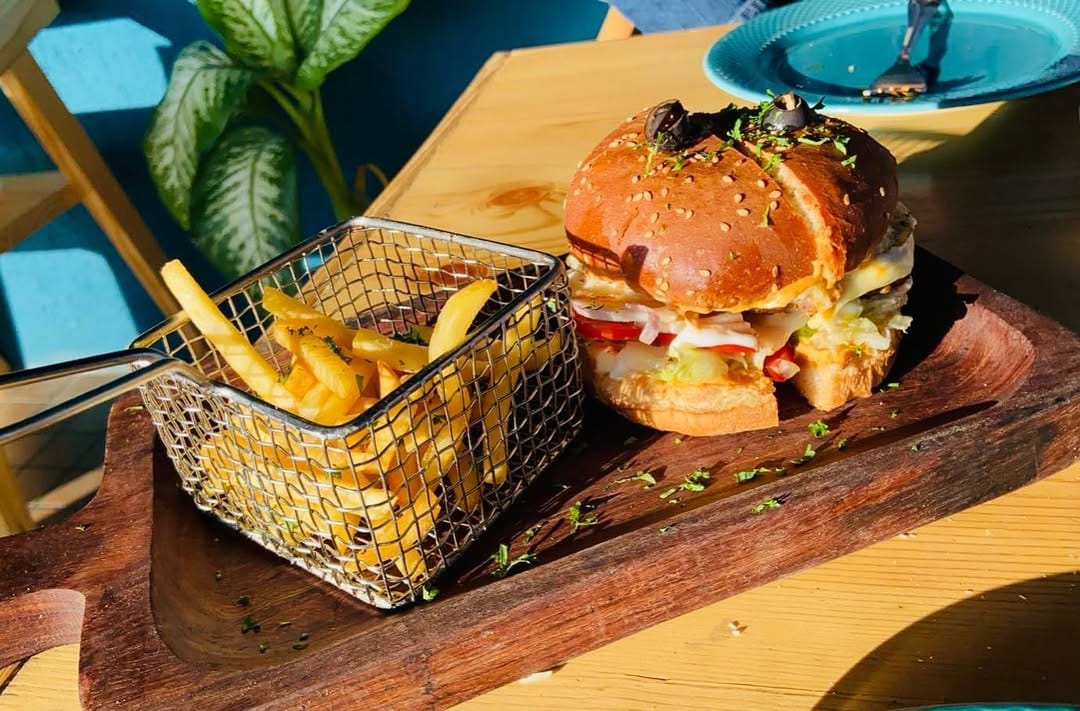 Post 7 by Rishabh Thakur | Food Blogger on Instagram (image)