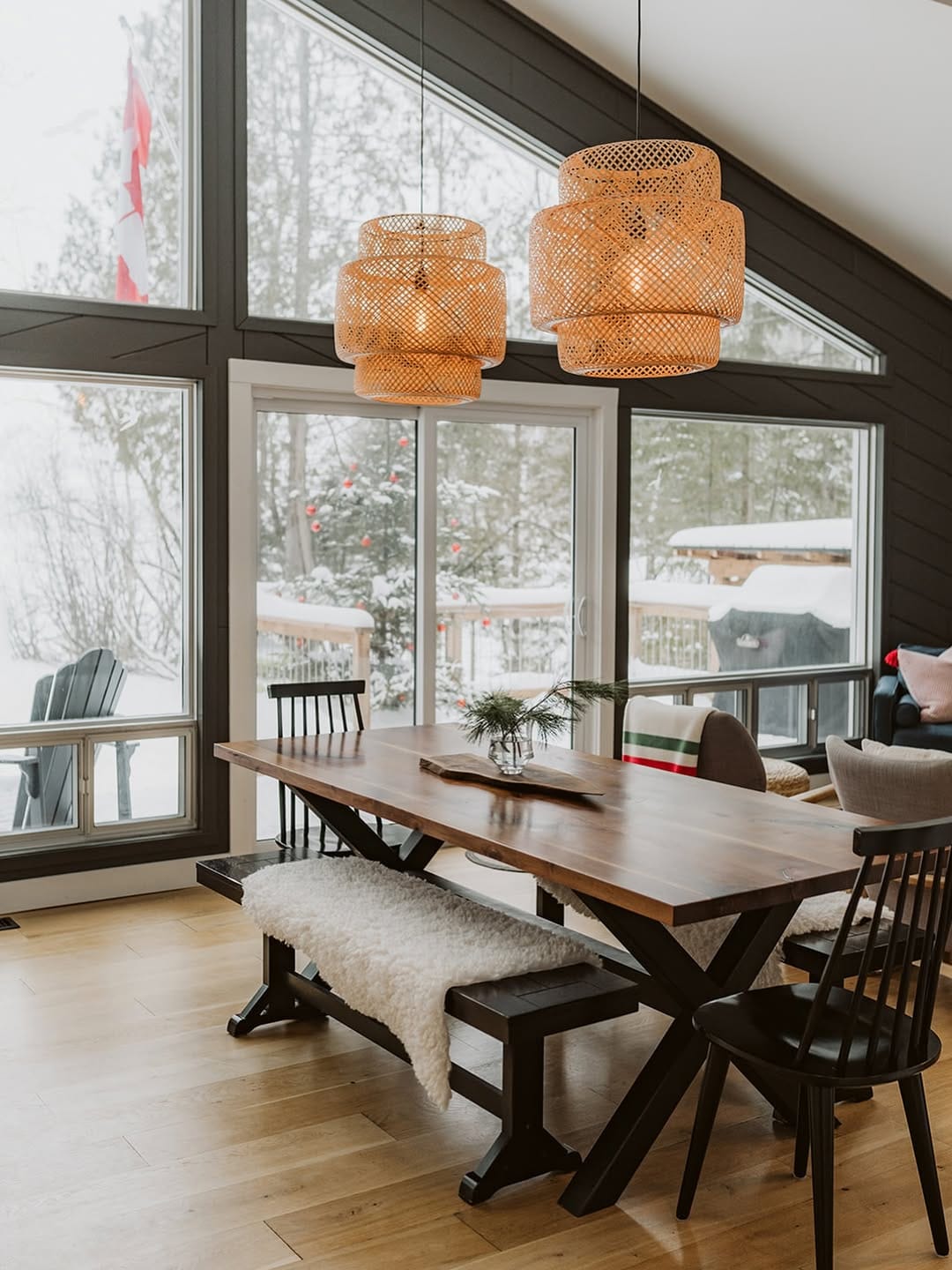 Post 2 by The Cabin Hunter | Airbnb, VRBO & Cabin Photographer on Instagram (image)