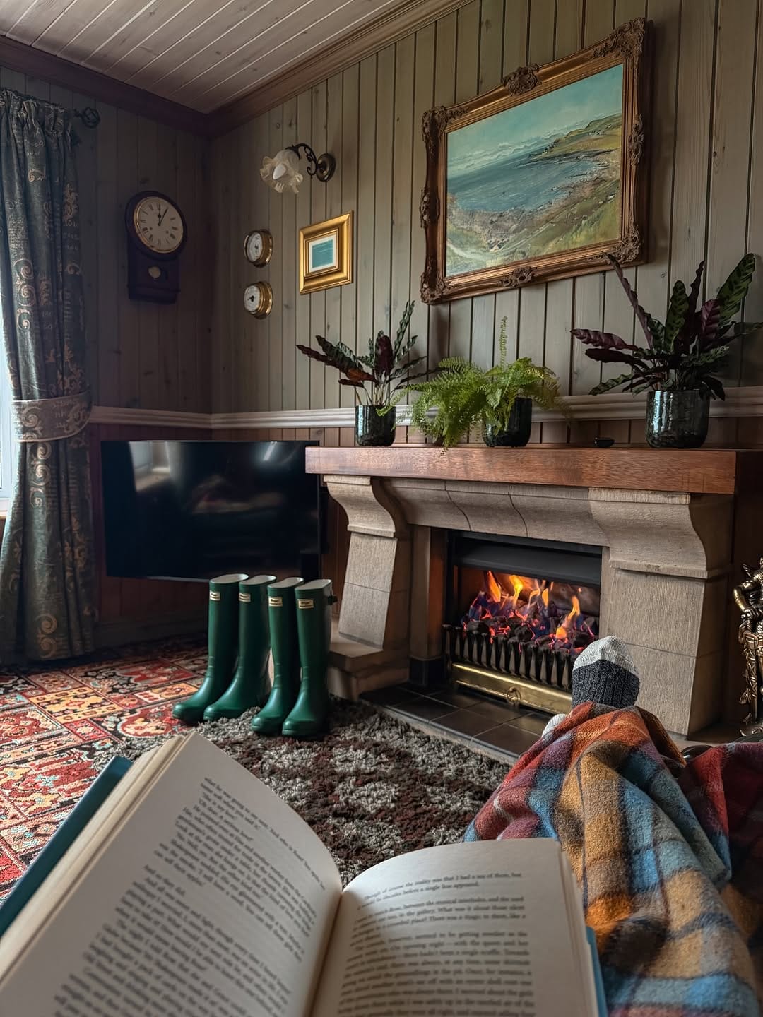 Post 6 by The Cabin Hunter | Airbnb, VRBO & Cabin Photographer on Instagram (carousel)
