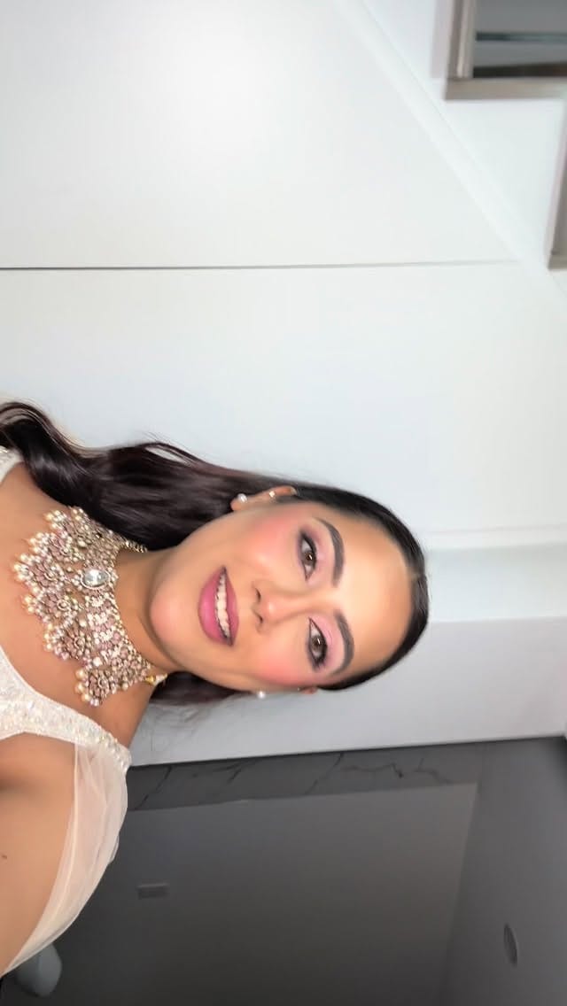 Post 7 by Himani Jadeja - Montreal Blogger | Canada on Instagram (video)