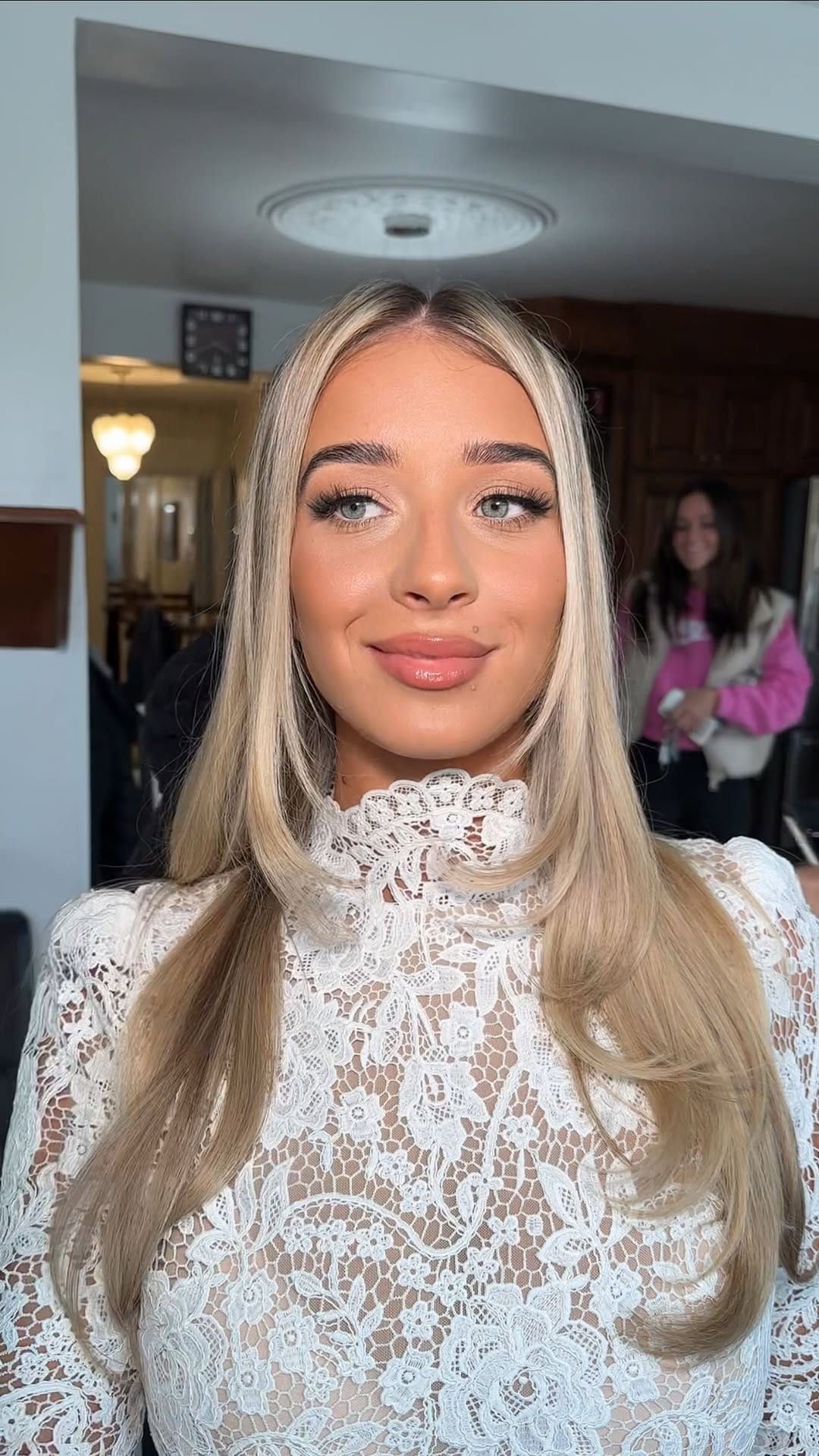 Post 5 by Sophia | Montreal Makeup Artist on Instagram (video)