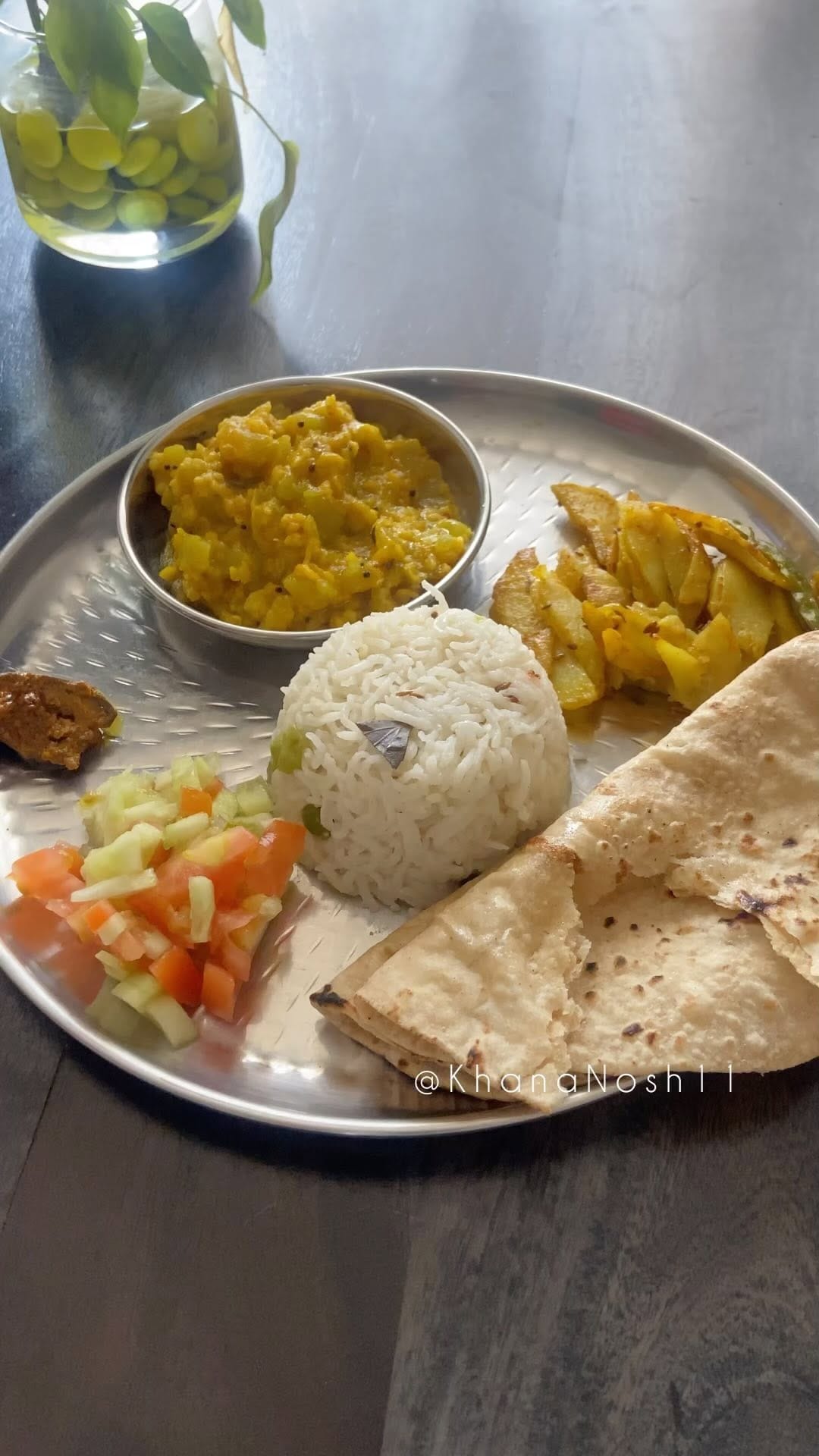 Post 4 by KhanaNosh 🍱 on Instagram (video)
