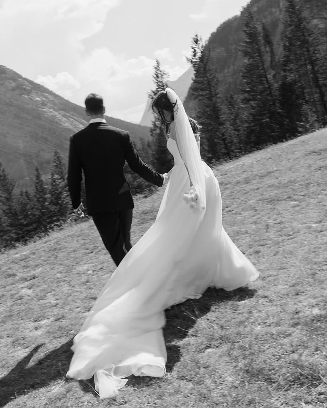 Post 4 by LUXURY WEDDING PHOTOGRAPHER on Instagram (carousel)