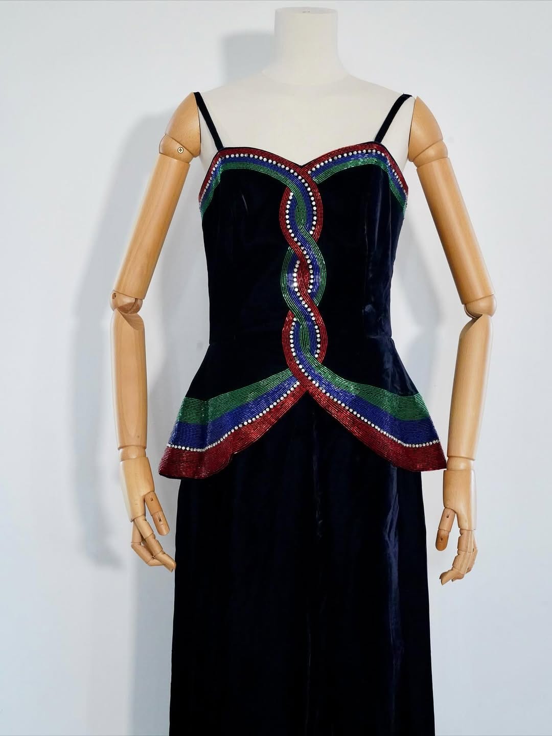 Post 3 by GoldenGirlVintage on Instagram (carousel)