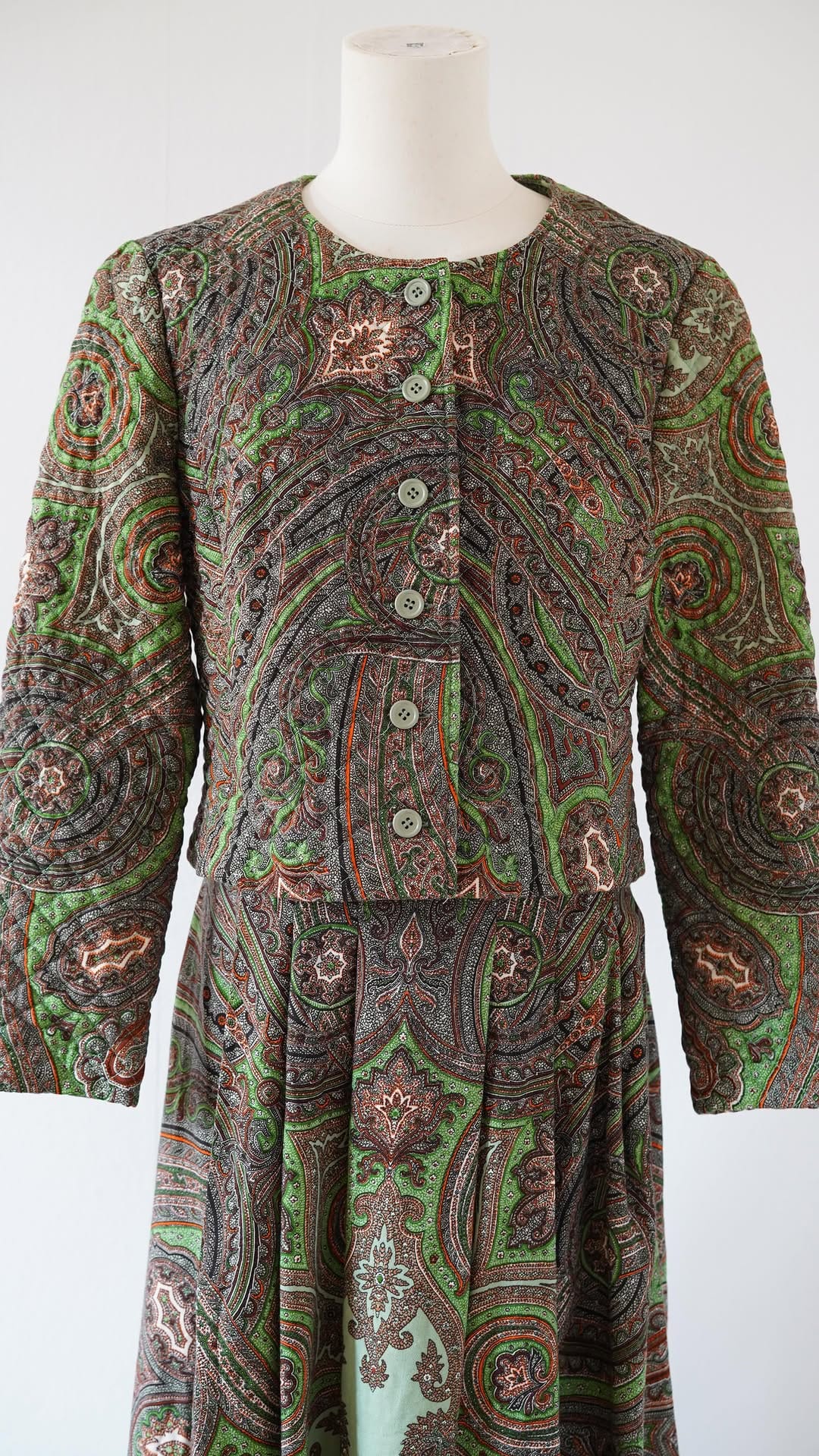 Post 2 by GoldenGirlVintage on Instagram (video)