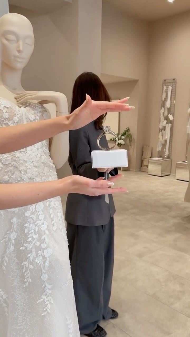 Post 3 by B R A U T B L Ü T E on Instagram (video)