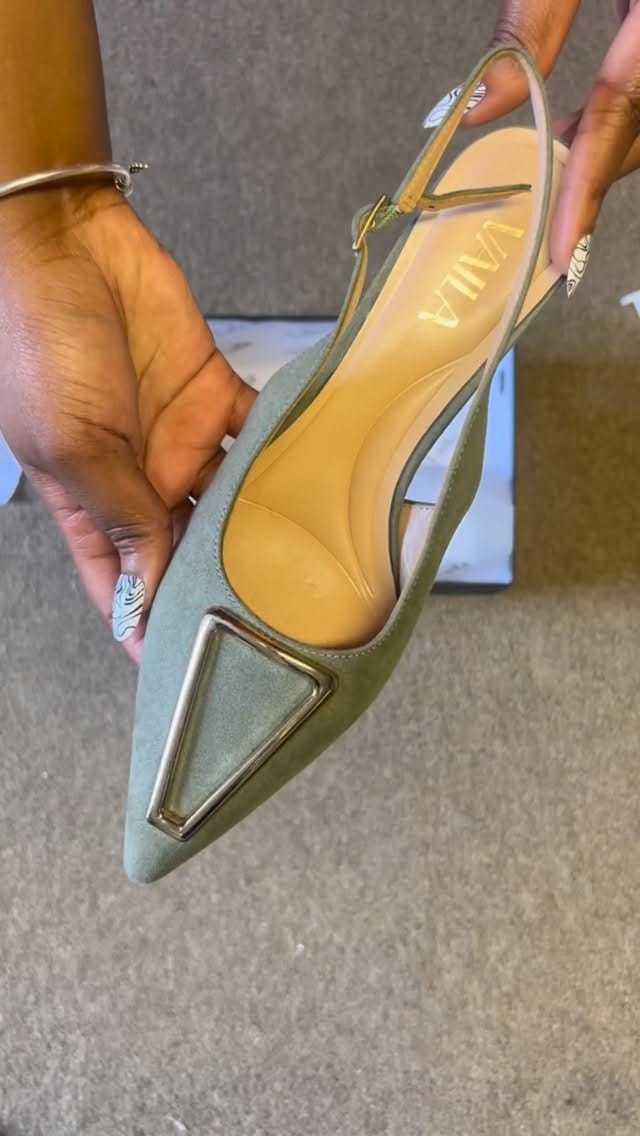 Post 5 by Vaila Shoes on Instagram (video)