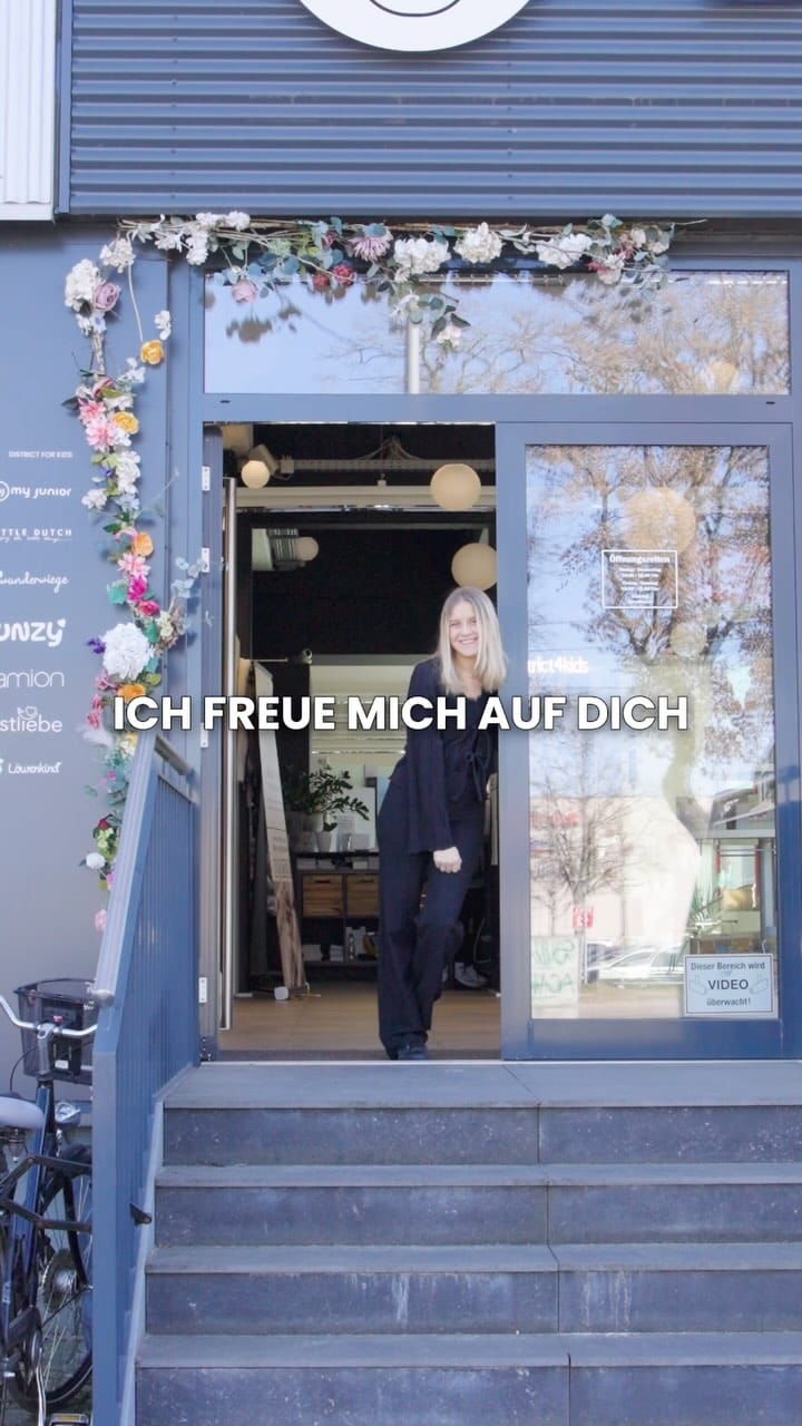 Post 10 by District for Kids - Liveshopping on Instagram (video)