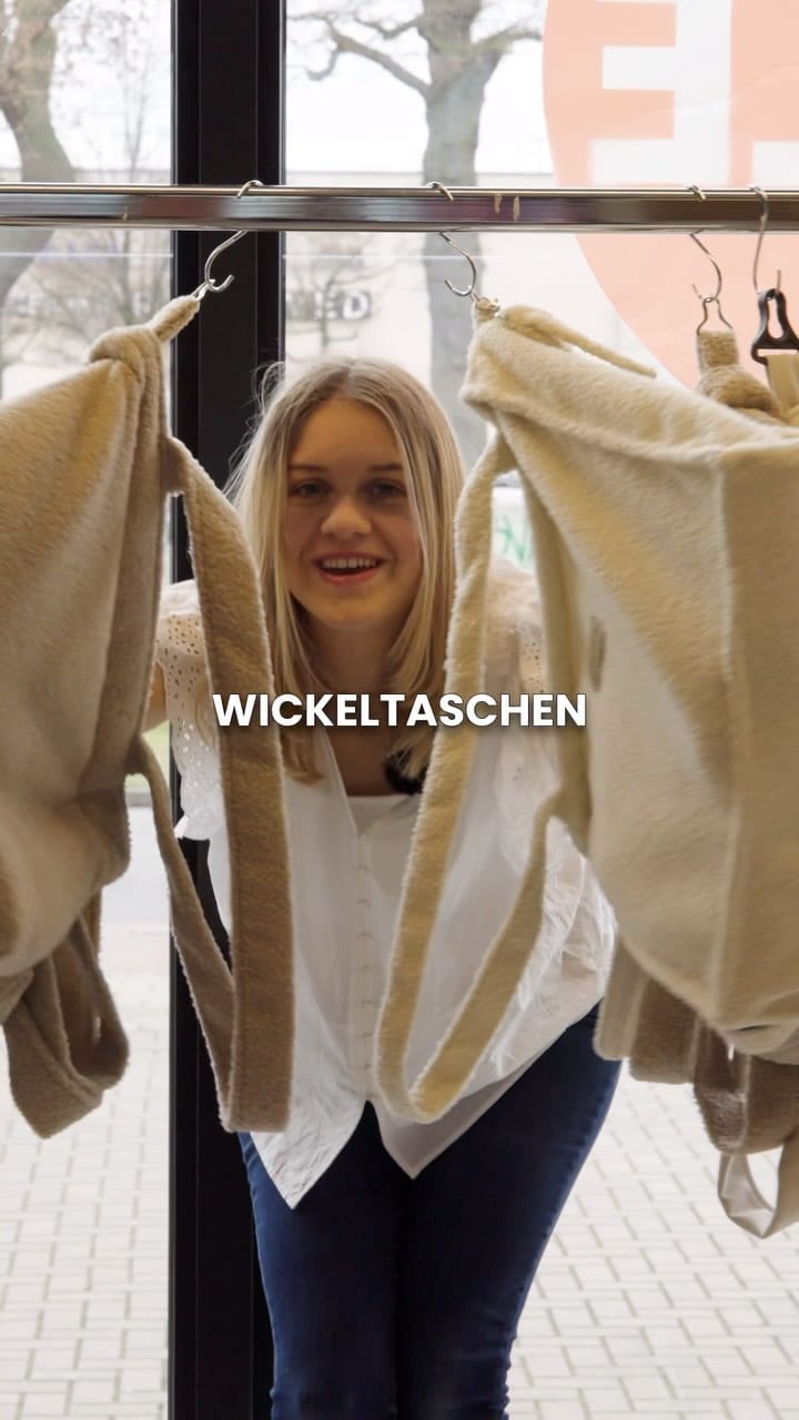 Post 9 by District for Kids - Liveshopping on Instagram (video)