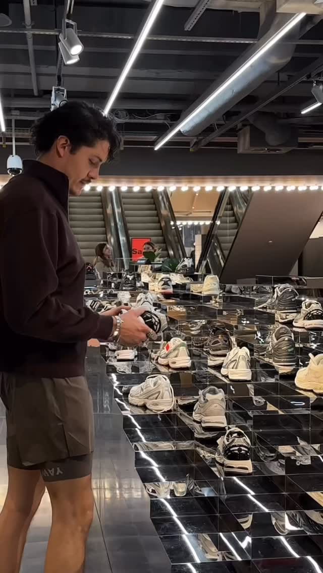 Post 1 by Oberpollinger on Instagram (video)