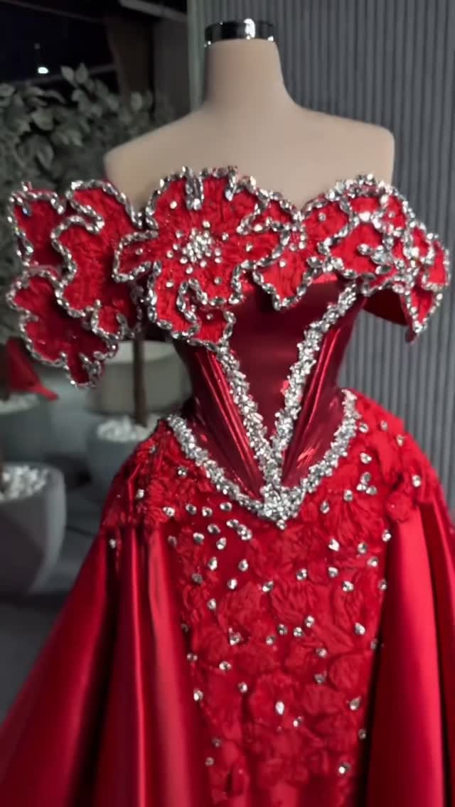 Post 4 by ⚜️* Ela Rose *⚜️ on Instagram (video)