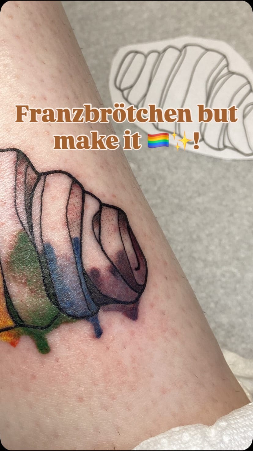 Post 3 by Riekje Knobloch | Tätowierungen on Instagram (video)