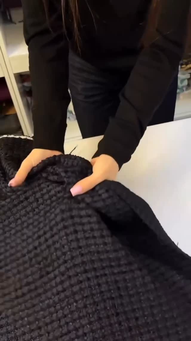 Post 6 by ИТАЛЬЯНСКИЕ ТКАНИ • ШЕЛК • ХЛОПОК • КОСТЮМНАЯ ТКАНЬ •  ОДЕЖДА on Instagram (video)