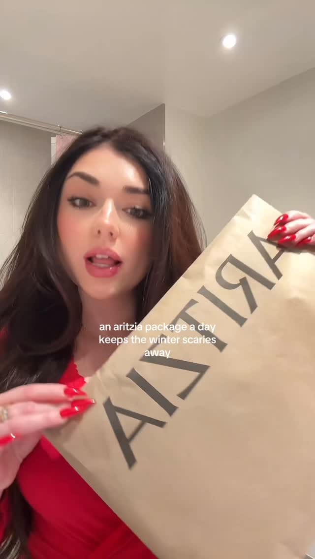 Post 4 by Chloé Zadori ❤️‍🔥 on Instagram (video)