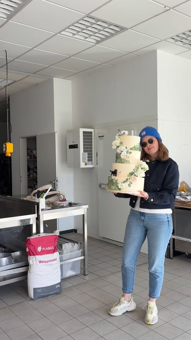 Post 6 by Victoria Wieck on Instagram (video)
