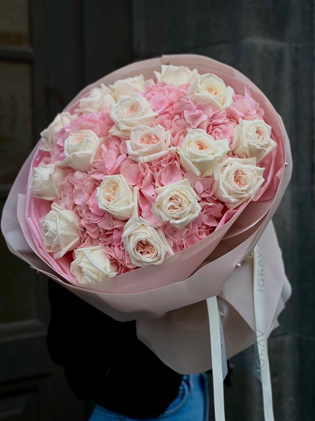 Post 2 by Flower delivery • Blumenlieferung • Boutique in Düsseldorf on Instagram (carousel)