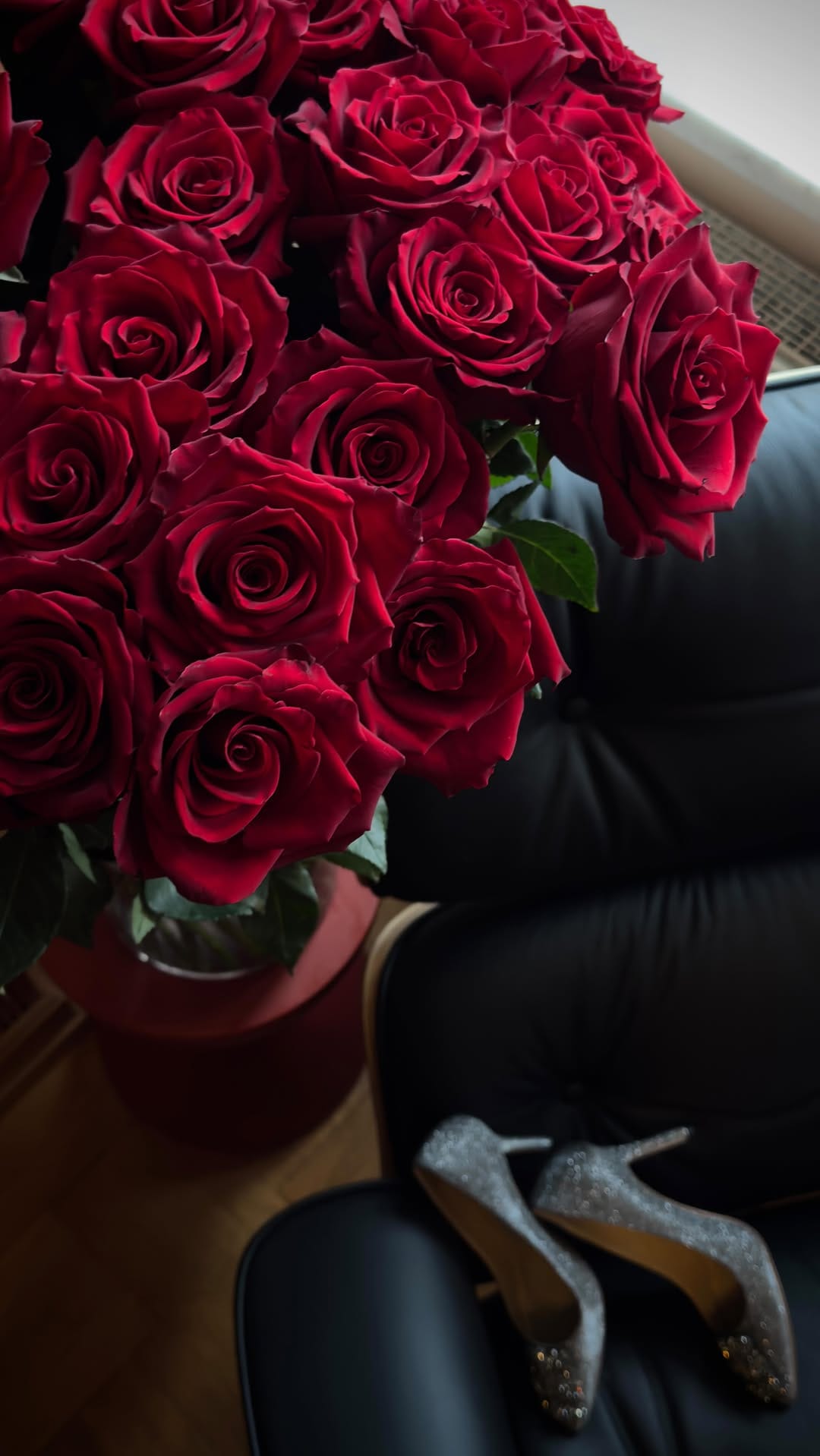 Post 1 by Flower delivery • Blumenlieferung • Boutique in Düsseldorf on Instagram (video)