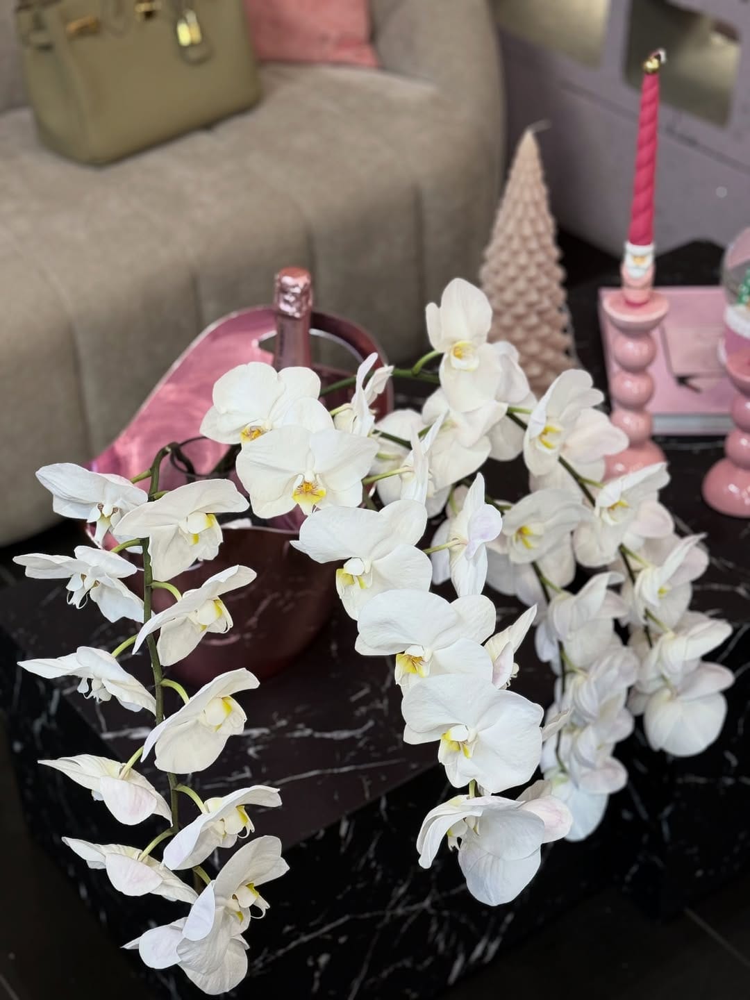 Post 4 by Flower delivery • Blumenlieferung • Boutique in Düsseldorf on Instagram (carousel)