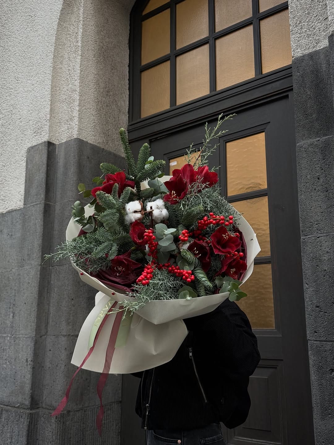 Post 9 by Flower delivery • Blumenlieferung • Boutique in Düsseldorf on Instagram (carousel)