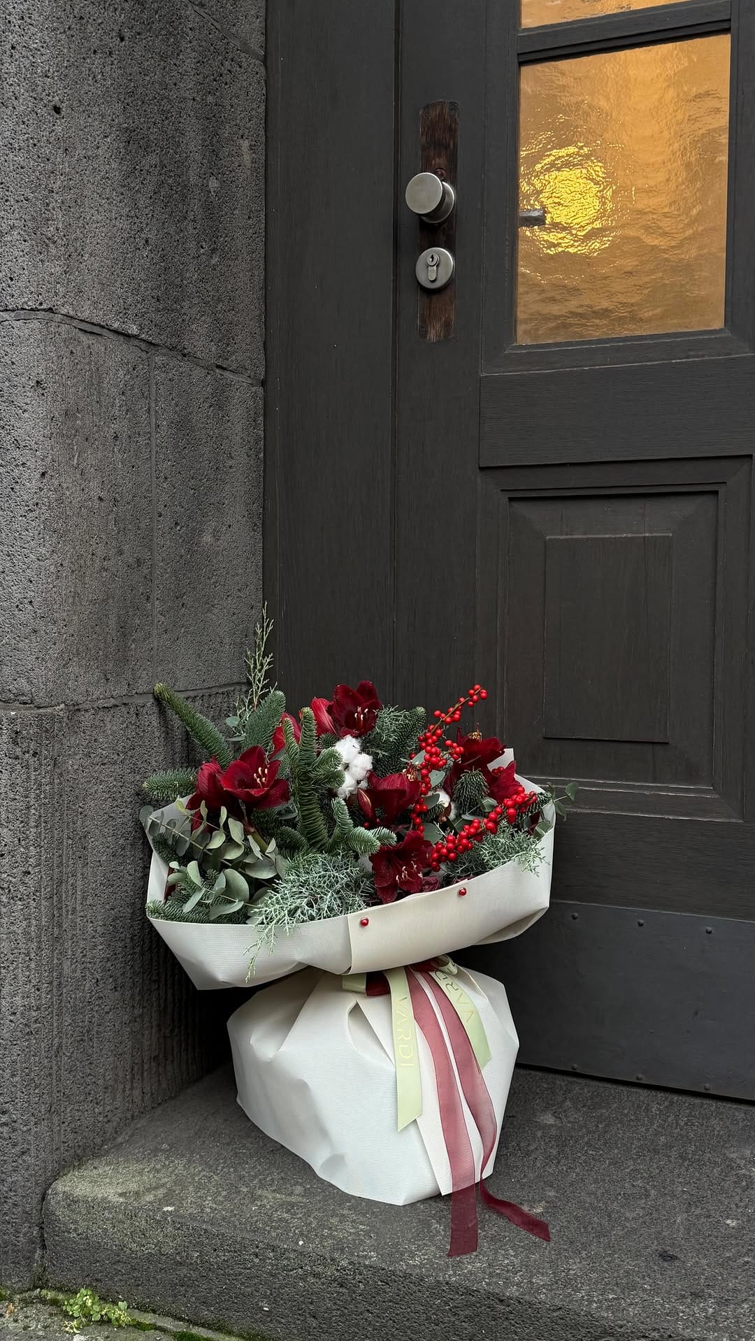 Post 10 by Flower delivery • Blumenlieferung • Boutique in Düsseldorf on Instagram (video)