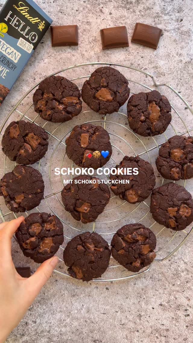 Post 5 by Lindt HELLO on Instagram (video)