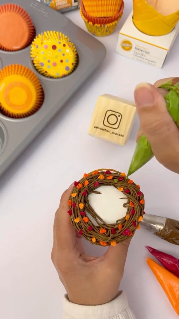 Post 3 by CAKE ESSENTIAL DEALER on Instagram (video)