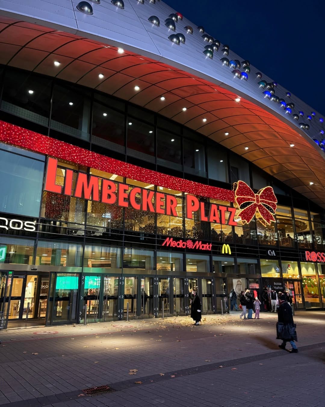 Post 3 by Limbecker Platz Essen on Instagram (carousel)