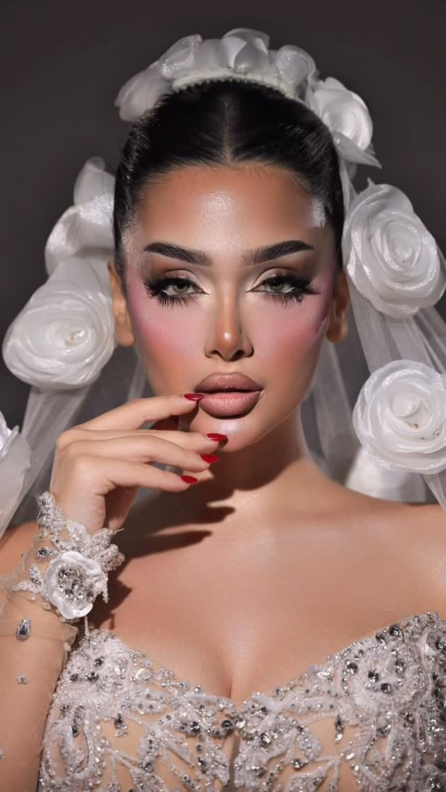 Post 2 by 𝓞𝓻𝓲𝓮𝓷𝓽𝓪𝓵 𝓓𝓻𝓮𝓪𝓶 𝓛𝓮𝓷𝓼𝓮𝓼 ® on Instagram (video)