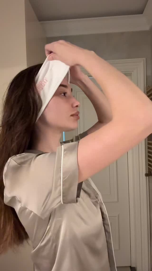 Post 5 by June Beauty on Instagram (video)
