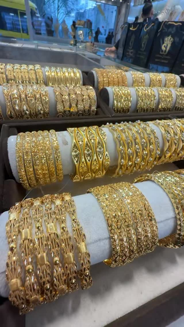 Post 2 by الحاج أبو جمال سمو  •Abu Jamal Juwelier • Goldschmuck on Instagram (video)