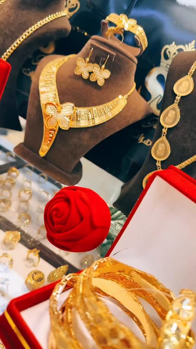 Post 3 by الحاج أبو جمال سمو  •Abu Jamal Juwelier • Goldschmuck on Instagram (video)