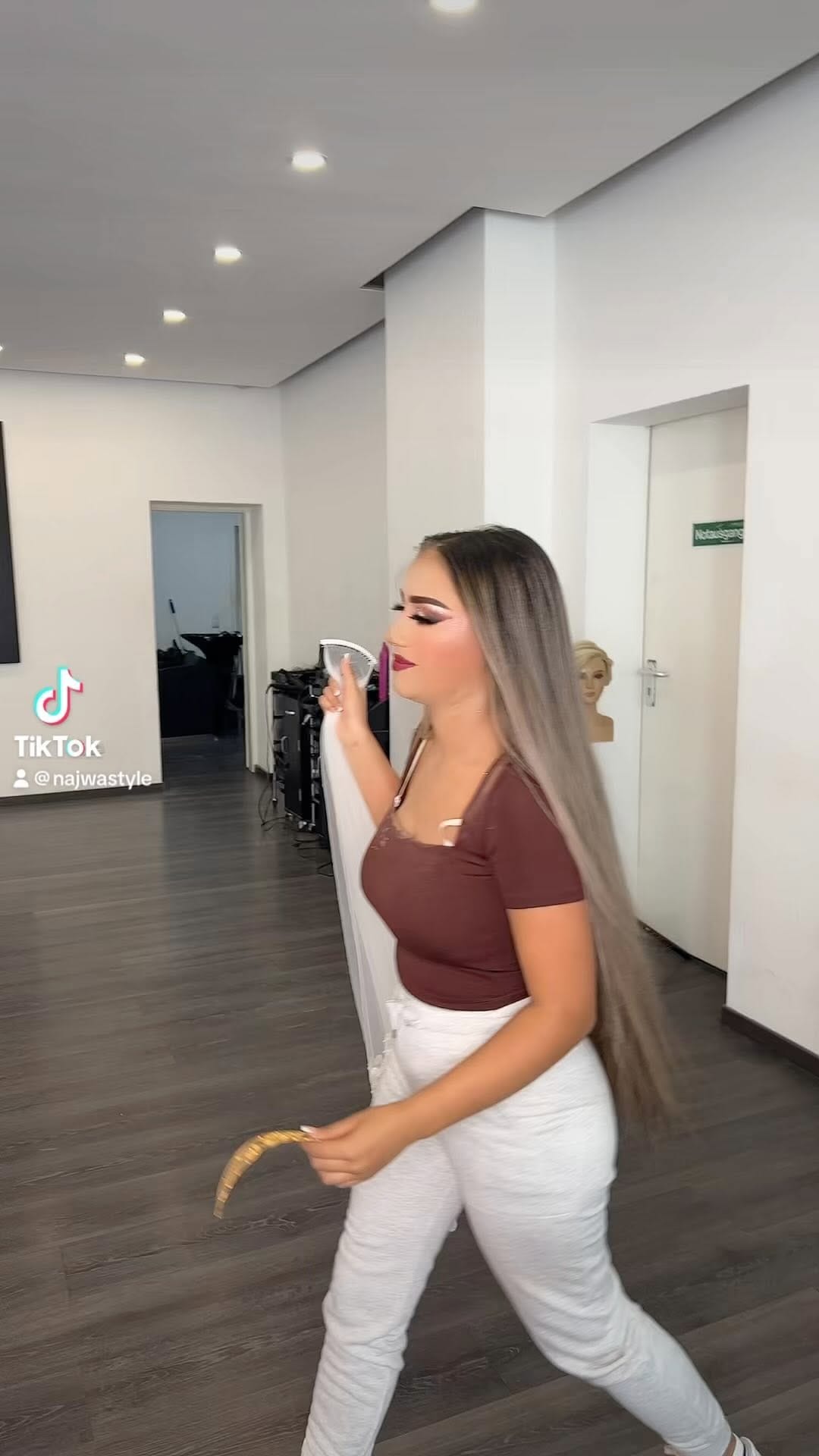Post 10 by Najwa Samra on Instagram (video)