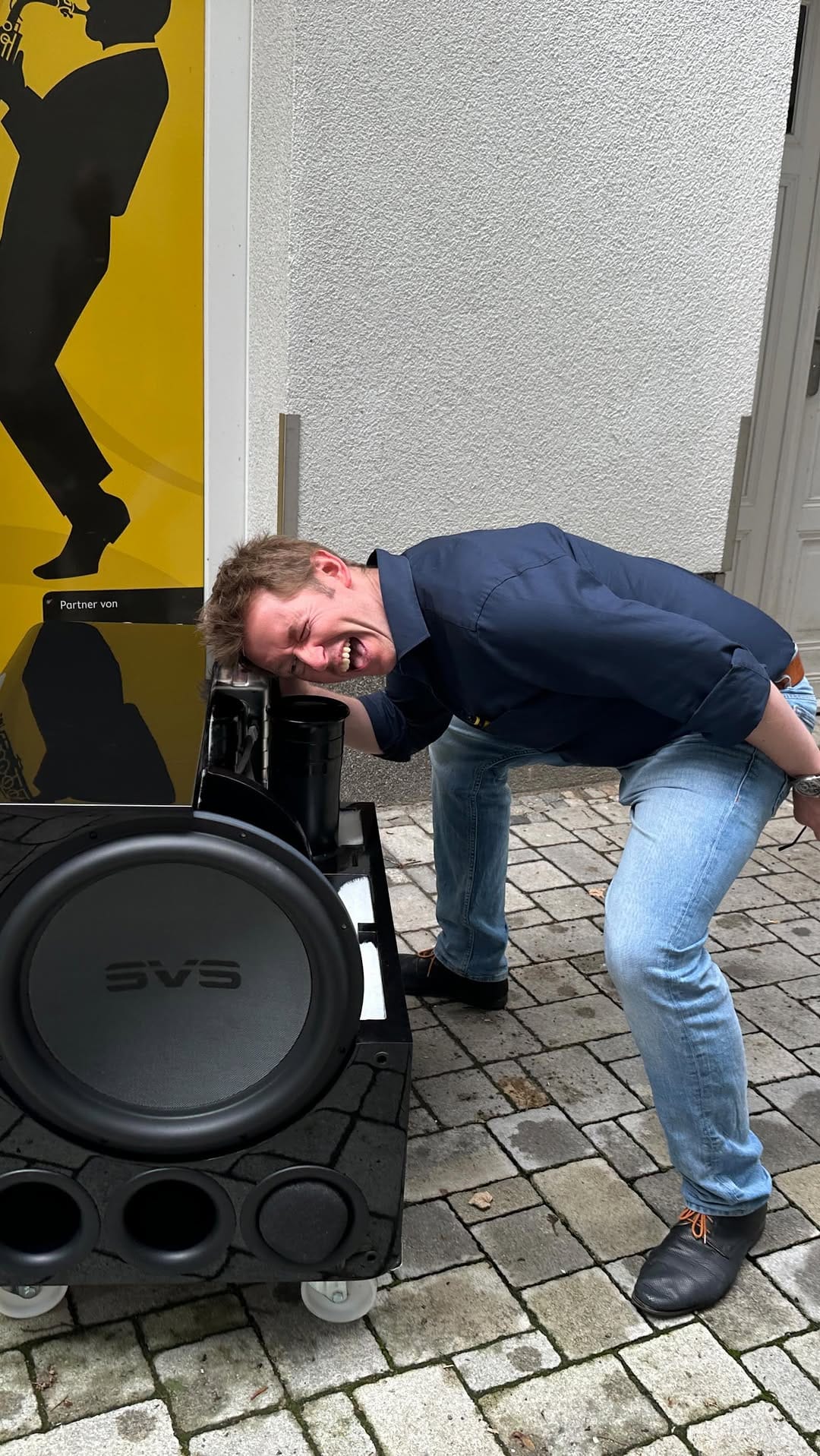 Post 6 by HiFi im Hinterhof on Instagram (video)