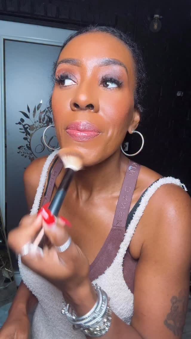 Post 7 by Shesbeautiful on Instagram (video)