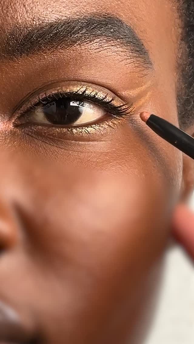 Post 4 by Avon Deutschland on Instagram (video)