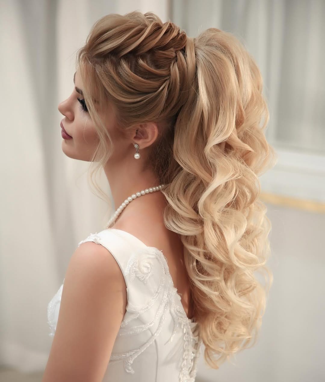Post 6 by Pro Makeup Artist & Hairstylist on Instagram (carousel)