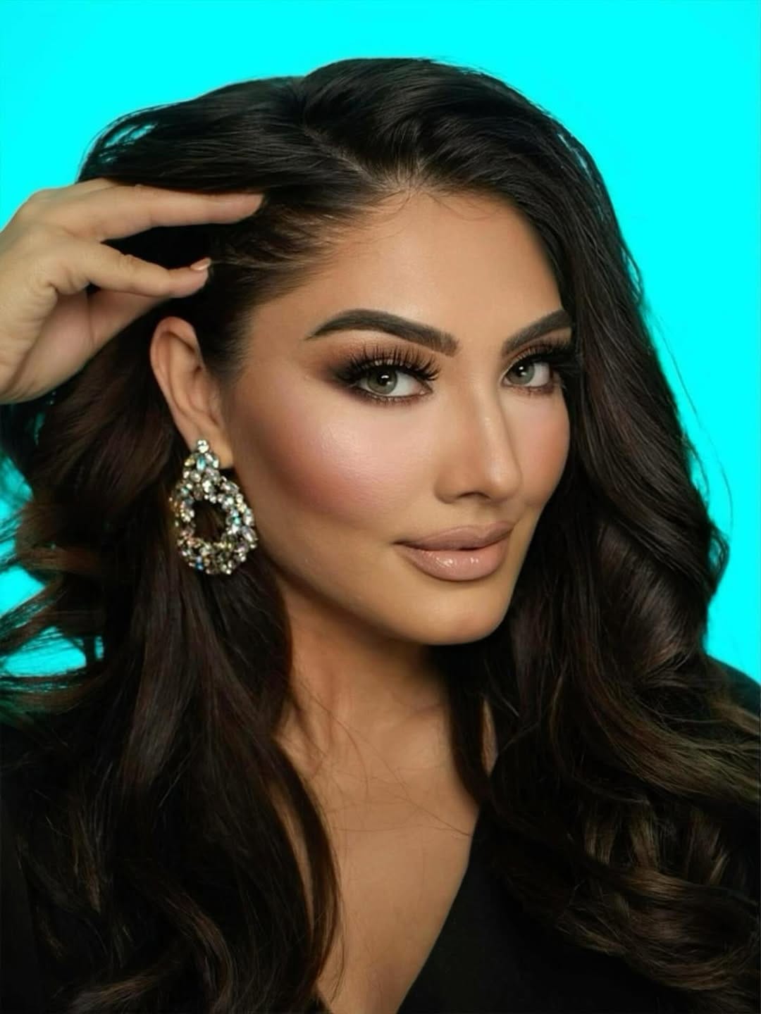 Post 2 by Pro Makeup Artist & Hairstylist on Instagram (image)