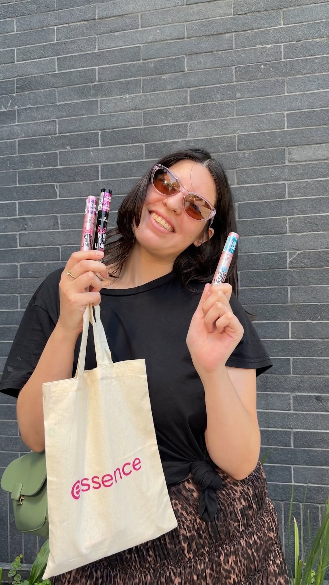 Post 8 by essence cosmetics Latam on Instagram (video)