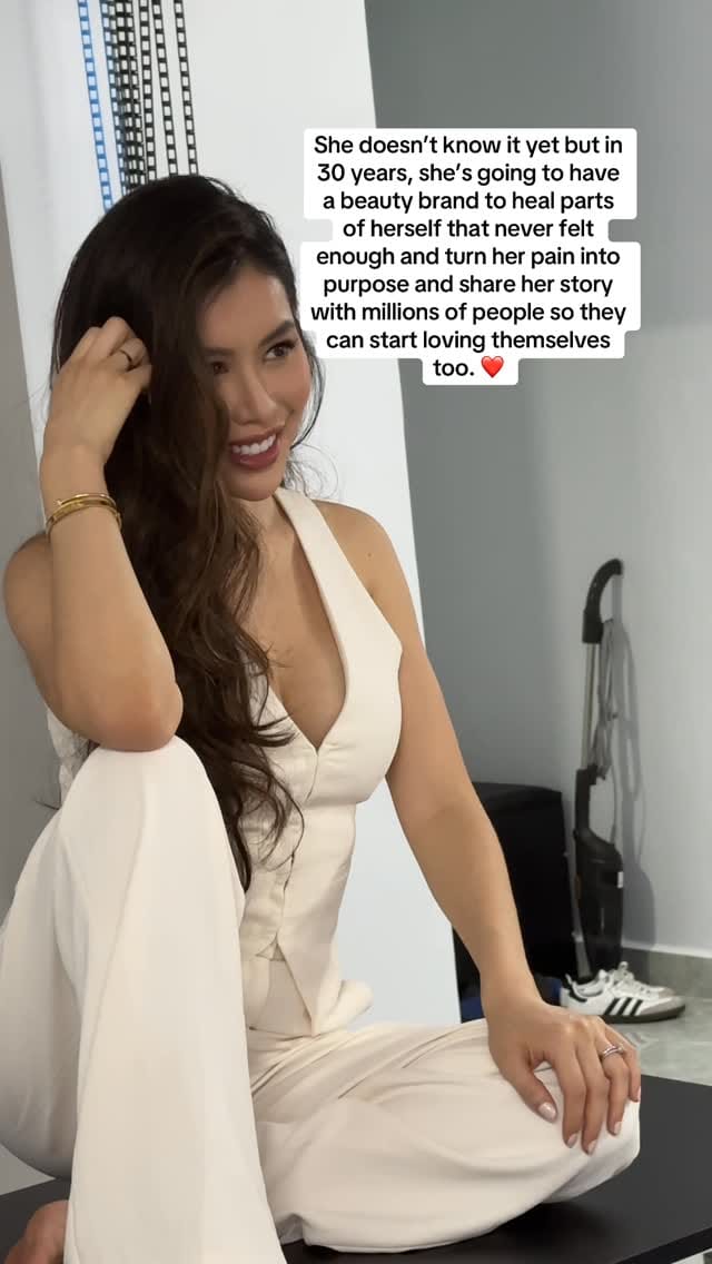 Post 4 by Love & Pebble Skincare on Instagram (video)