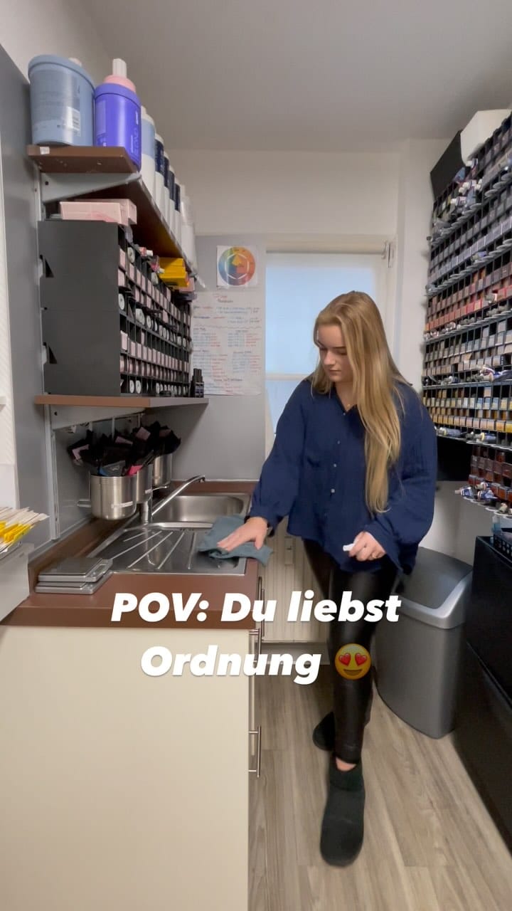 Post 9 by Friseur Jessica Scheler on Instagram (video)