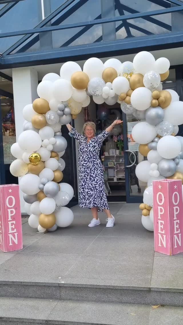 Post 2 by Happy Balloon 🎈 on Instagram (video)